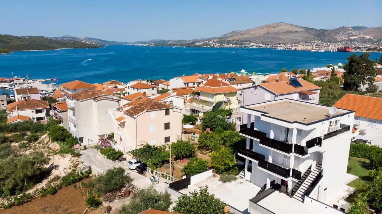 Black Home Apartments Trogir Croatia