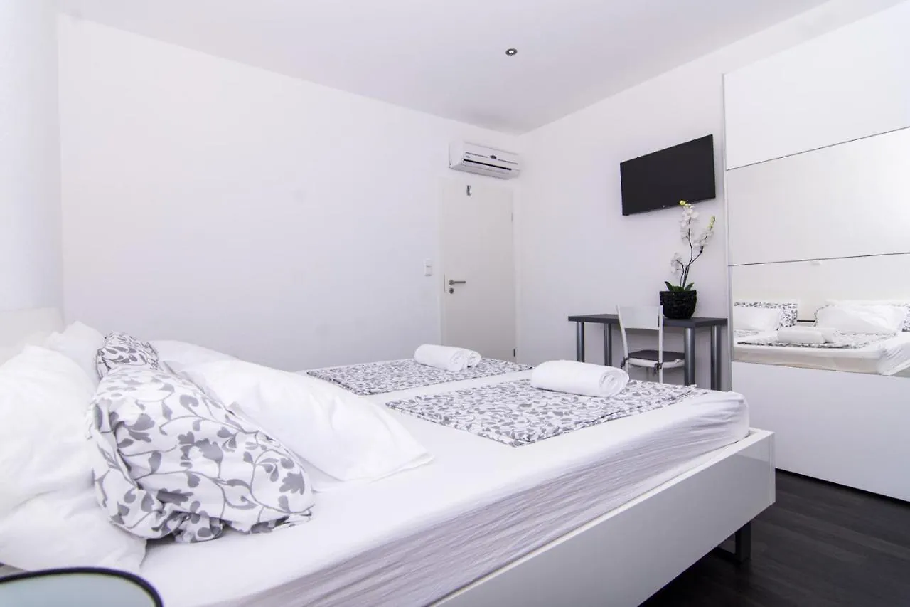 Black Home Apartments Trogir Croatia