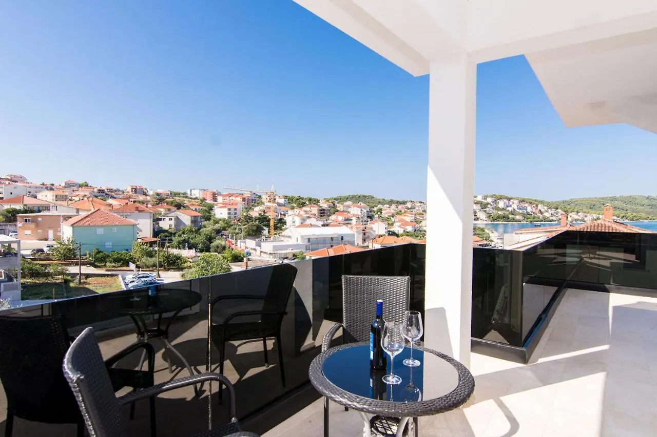 Black Home Apartments Trogir 0*,